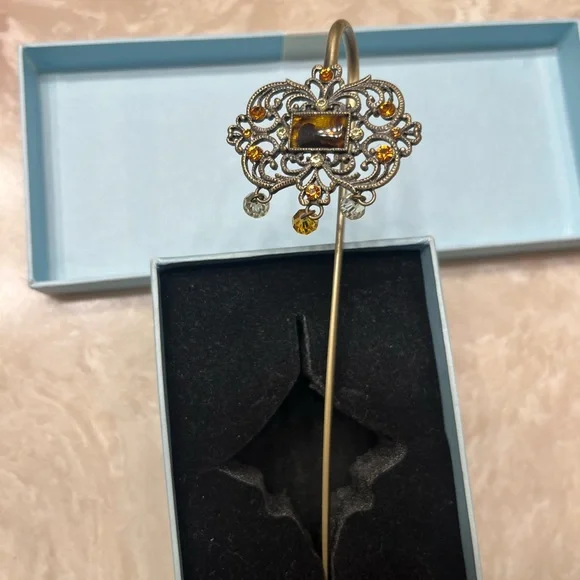 Beautiful Austrian Crystal Bookmark by Two’s Company - Picture 3 of 3